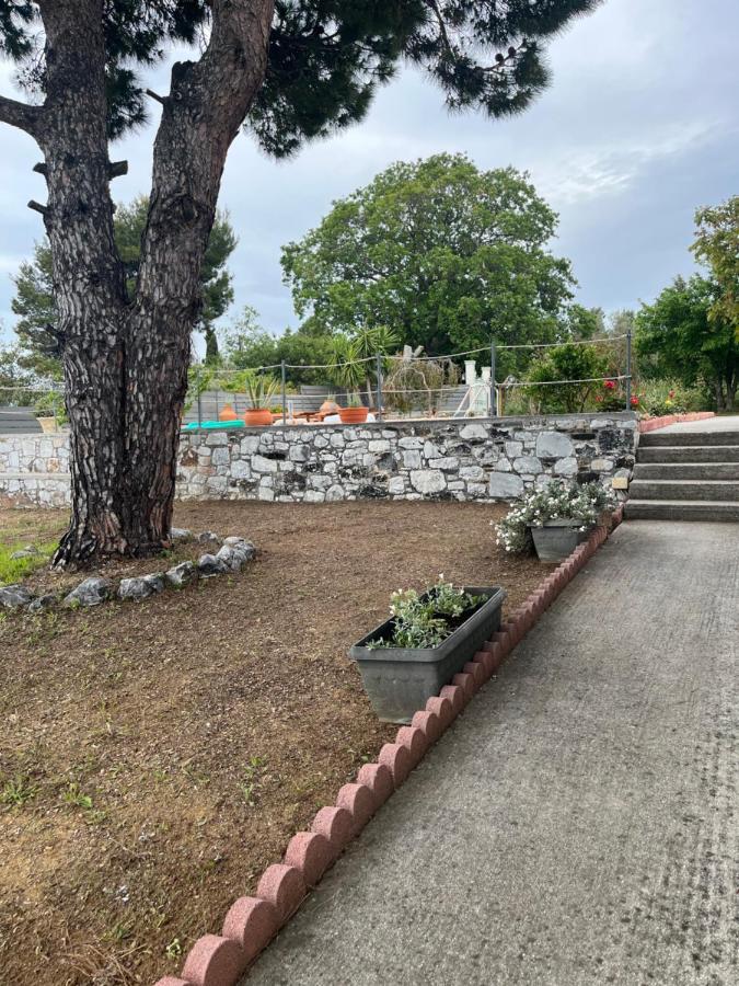 סקופלוס טאון Villa Ouranos In Pefkias מראה חיצוני תמונה
